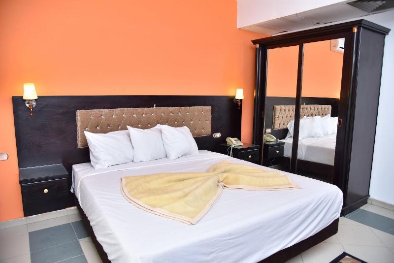 Royal Pyramids Hotel Cairo Exterior photo